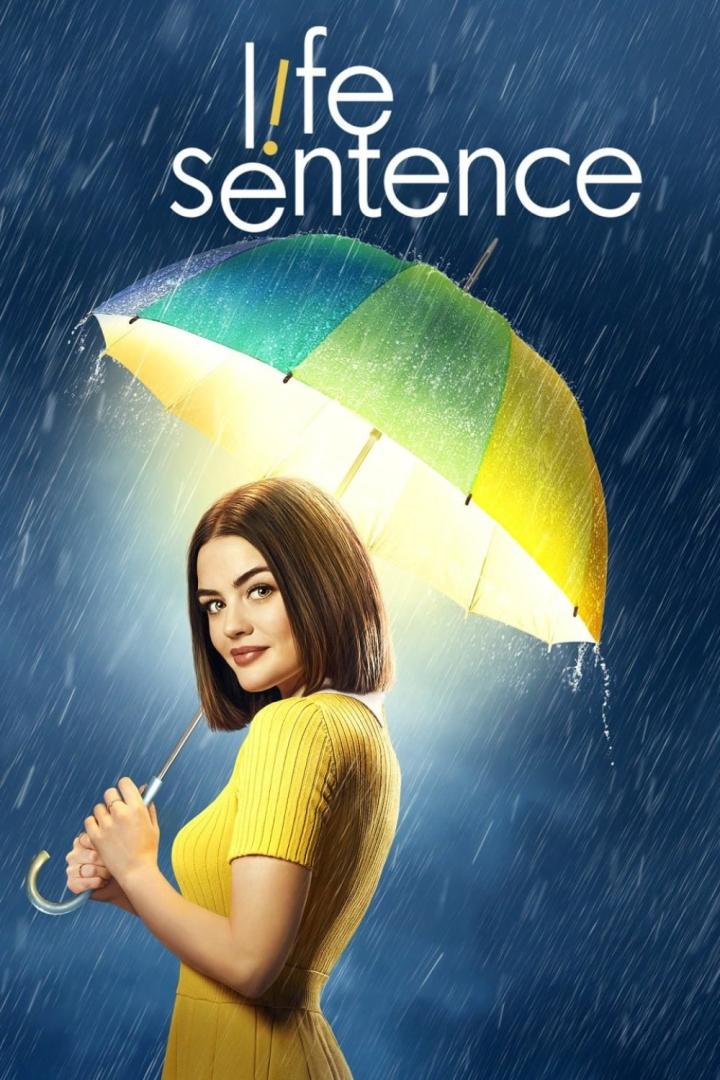 Eine Frau mit einem Regenschirm im Regen, im Hintergrund der Titel „Life Sentence“.