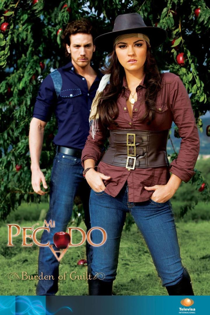Das Filmplakat für „Mi Pecado“ zeigt zwei Schauspieler vor einem Baum mit roten Früchten.