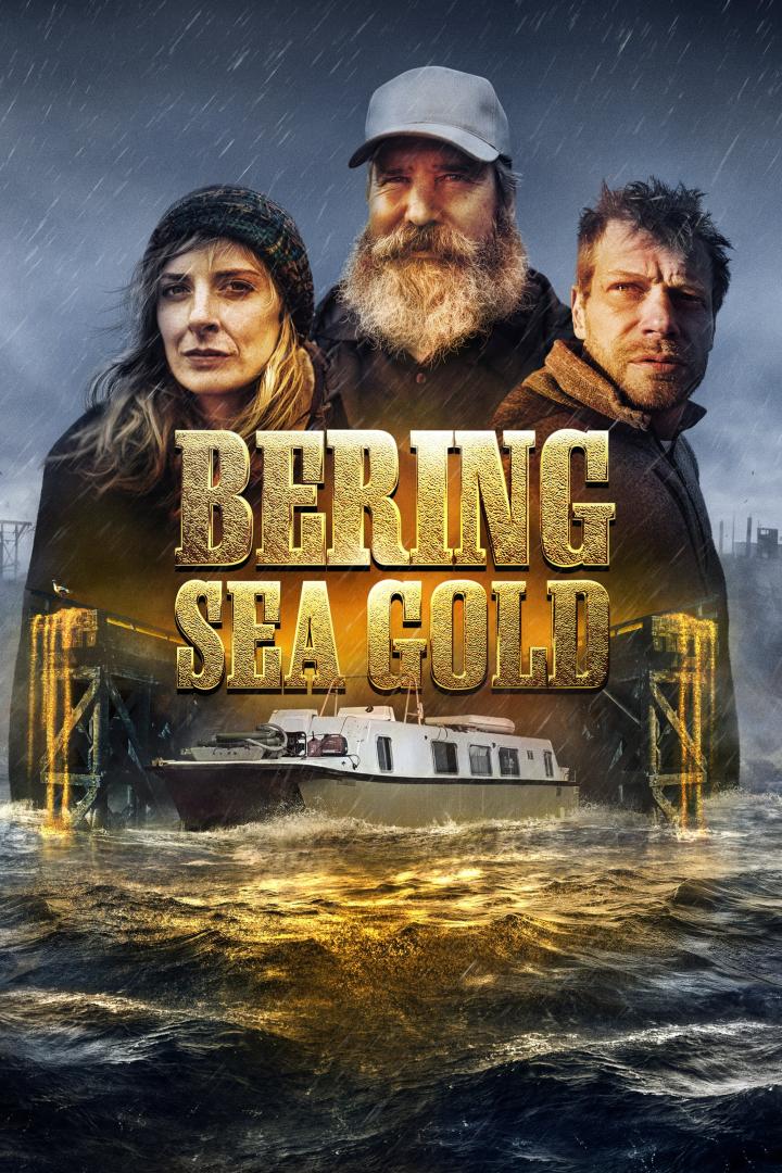 Das Filmplakat für „Bering Sea Gold“ zeigt drei Personen und ein Schiff auf stürmischer See.
