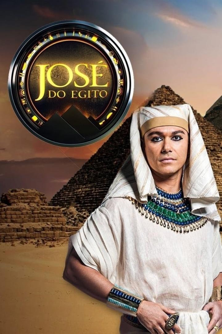 Ein Mann in ägyptischer Kleidung vor dem Hintergrund von Pyramiden, Werbung für „José do Egito“.