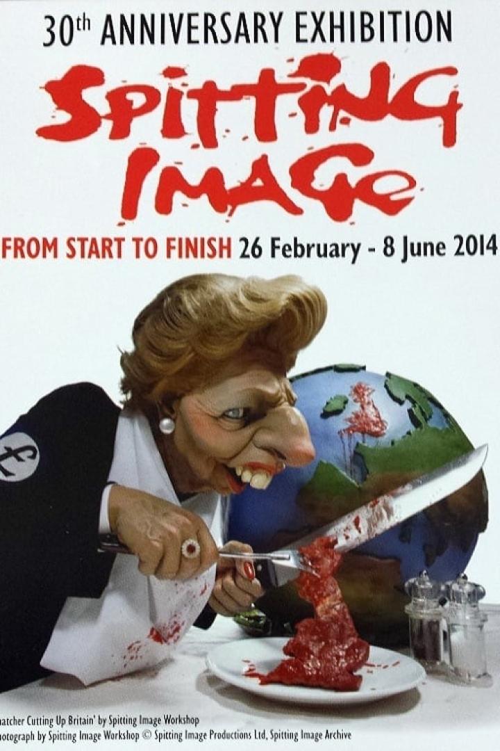 Ein Ausstellungsplakat zum 30-jährigen Jubiläum von „Spitting Image“, das Margaret Thatcher zeigt, wie sie Großbritannien aufschneidet.
