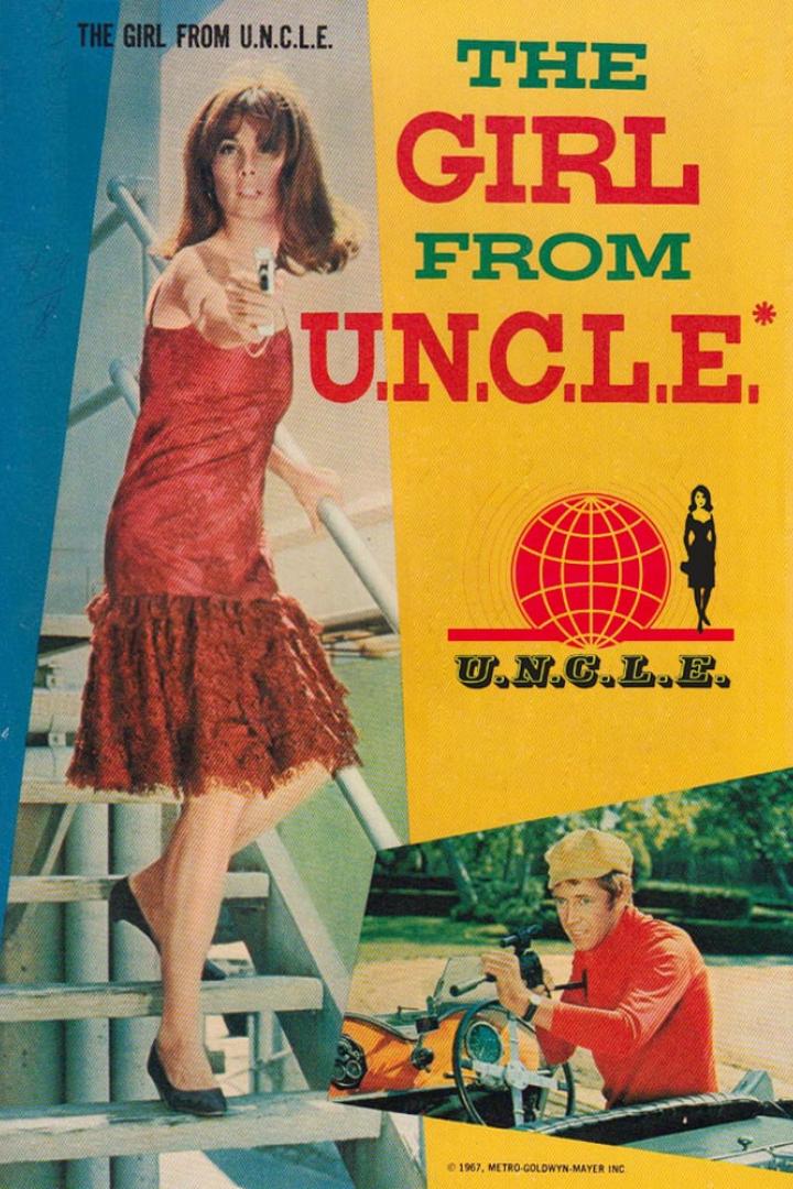 Cover des Films „The Girl from U.N.C.L.E.“ mit einer Frau mit Waffe und einem Mann in einem Auto.