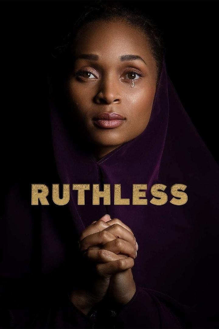 Das Filmplakat für „Ruthless“ zeigt eine weinende Frau mit gefalteten Händen.