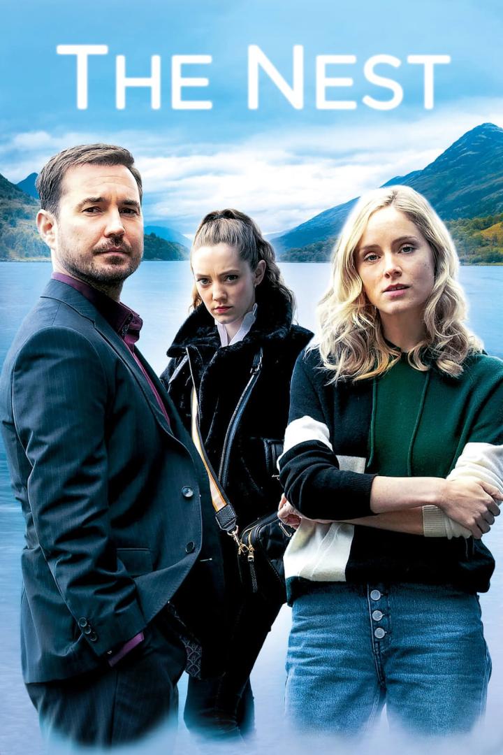 Das Filmplakat zu „The Nest“ zeigt drei Personen vor einer Seenlandschaft.
