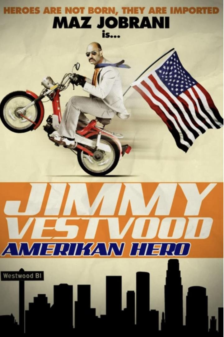 Ein Filmposter für „Jimmy Vestvood: Amerikan Hero“ mit Maz Jobrani auf einem Motorroller mit US-Flagge.