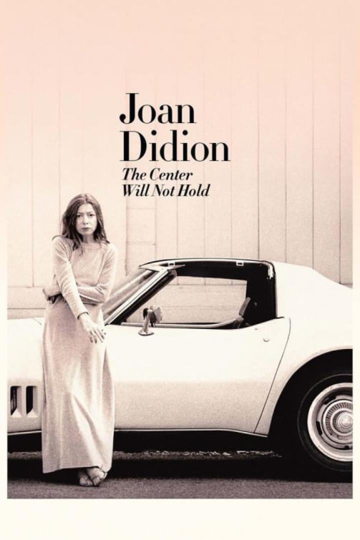 Joan Didion posiert neben einem weißen Sportwagen für das Cover von „The Center Will Not Hold“.