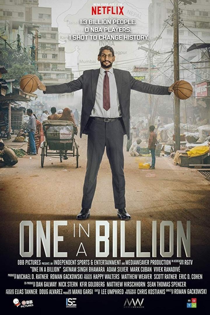 Das Filmplakat für „One in a Billion“ zeigt Satnam Singh Bhamara mit Basketbällen in Indien.