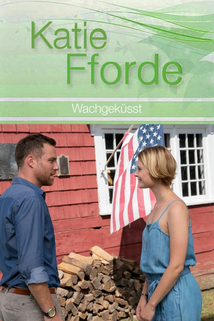 Ein Mann und eine Frau stehen vor einem Haus mit amerikanischer Flagge.