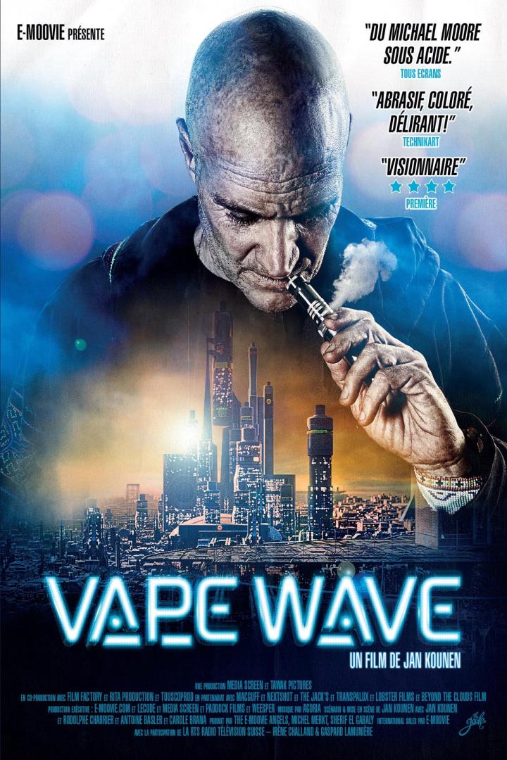 Ein Mann dampft vor einer futuristischen Stadt in dem Film „Vape Wave“.
