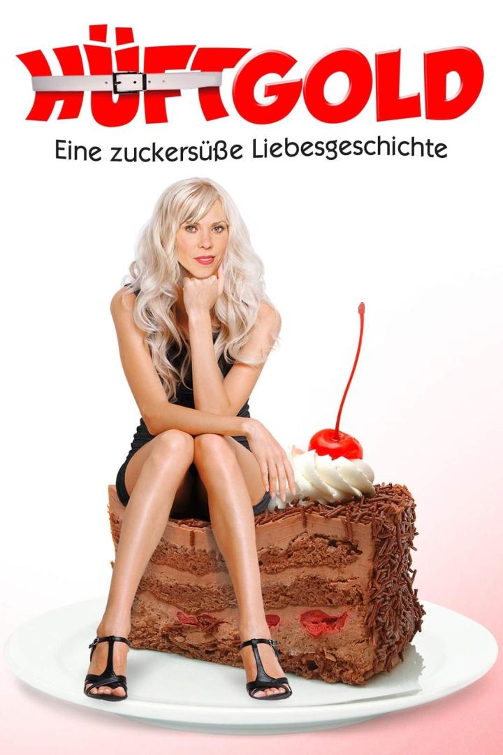 Eine Frau sitzt auf einem Stück Schokoladenkuchen mit Sahne und Kirsche.
