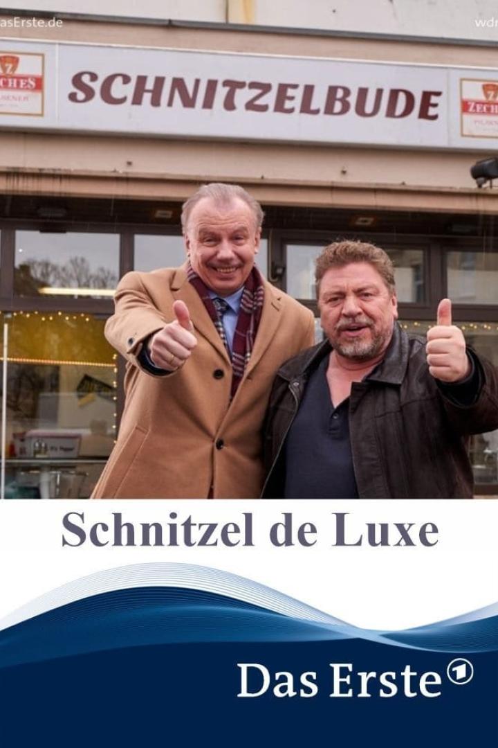 Zwei Männer stehen vor der „Schnitzelbude“ und zeigen den Daumen nach oben.
