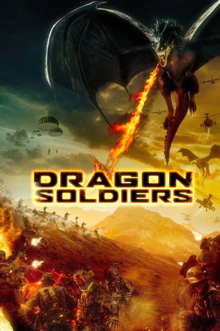 Ein Drache speit Feuer auf Soldaten in dem Film „Dragon Soldiers“.