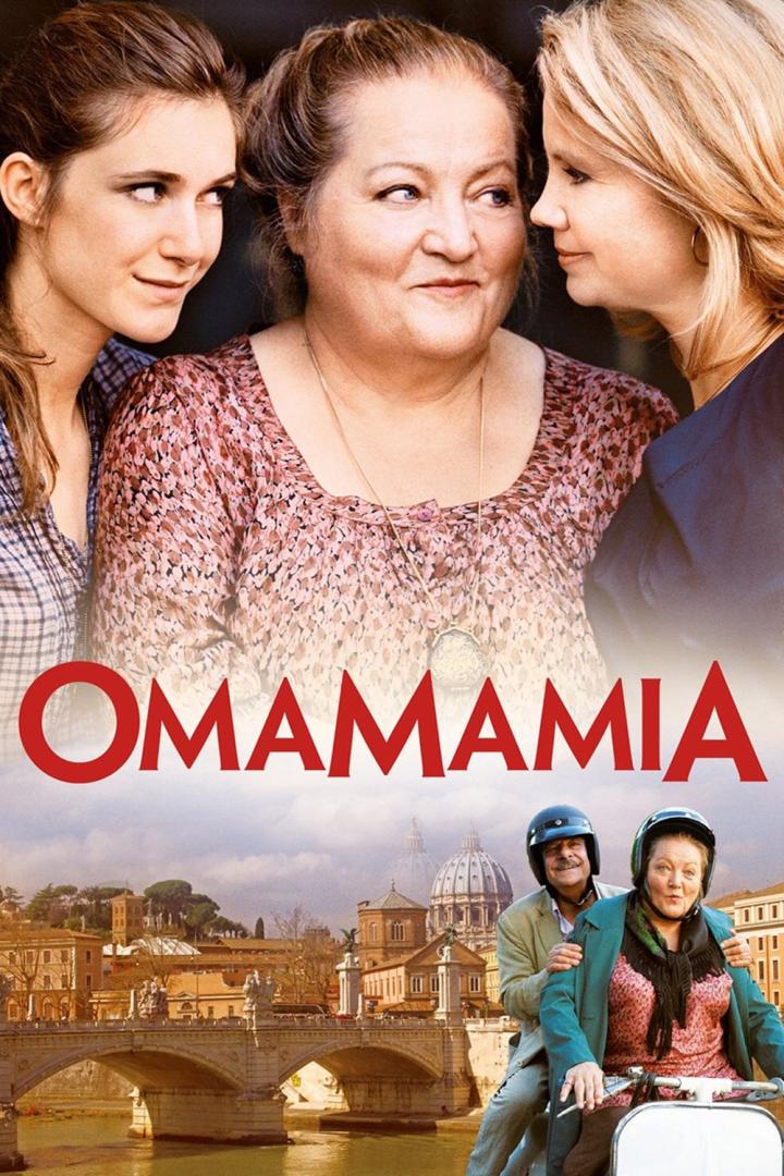 Das Filmplakat für „Omamamia“ zeigt drei Frauen und ein Paar auf einem Motorroller vor römischer Kulisse.