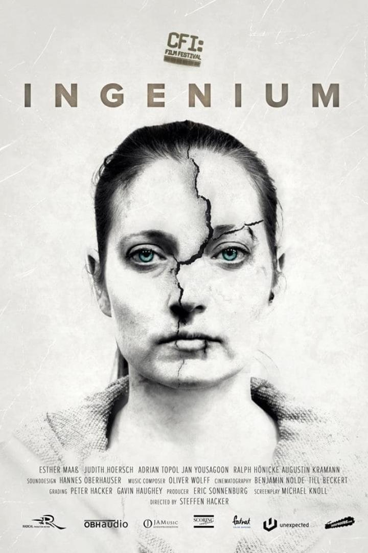 Das Filmplakat für „Ingenium“ zeigt das Gesicht einer Frau mit einem Riss in der Mitte.
