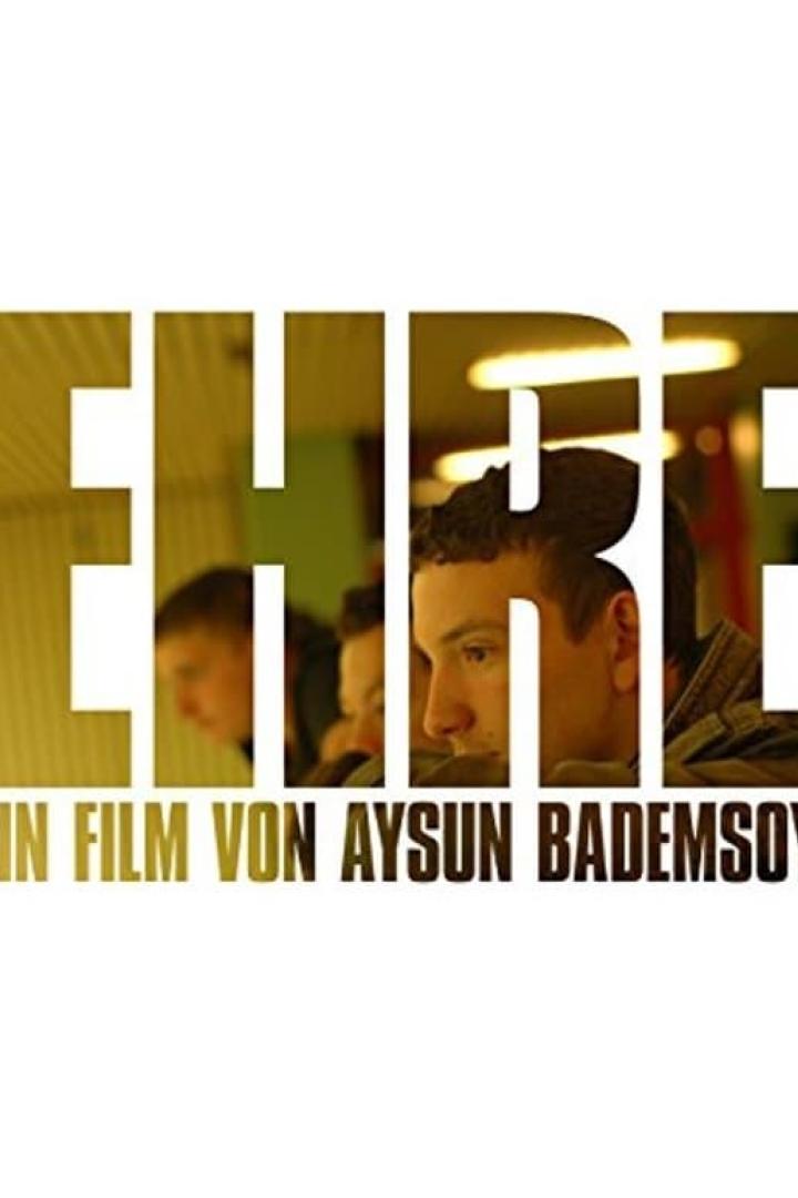 Das Filmplakat für „Ehre“ von Aysun Bademsoy zeigt drei junge Männer.