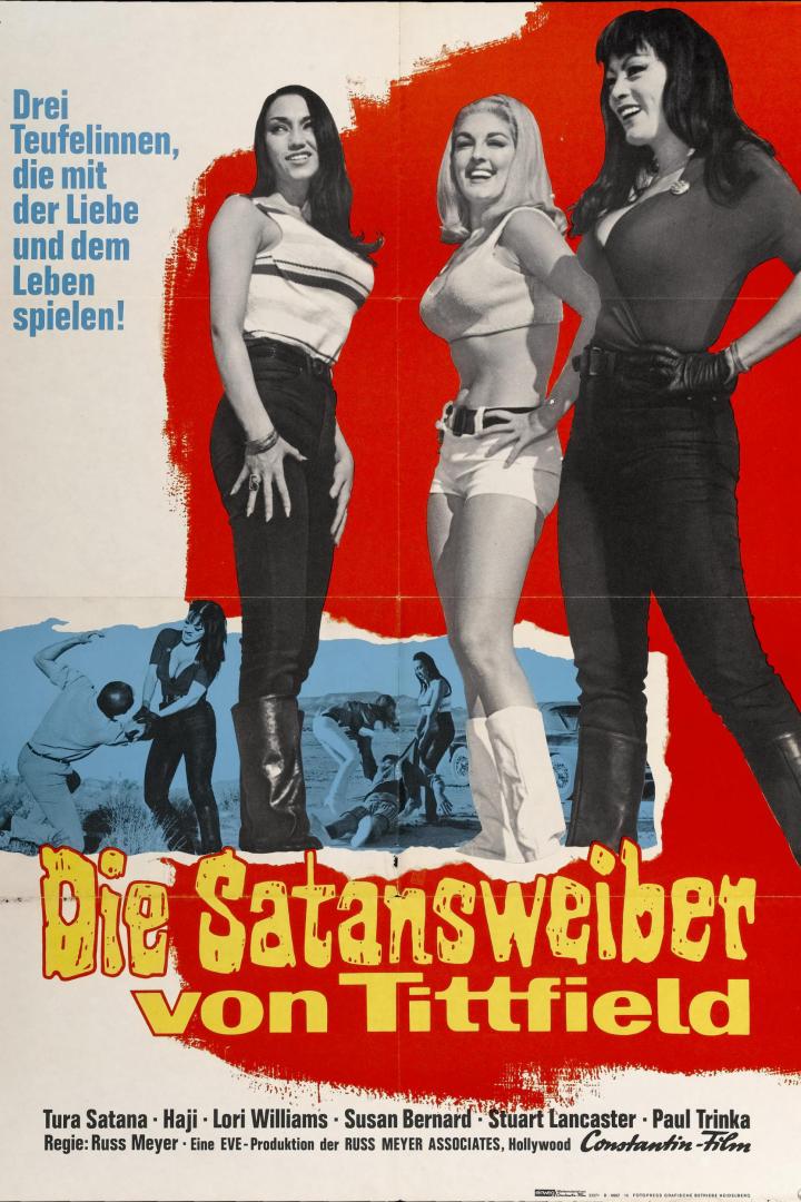 Das Filmplakat zu „Die Satansweiber von Tittfield“ zeigt drei Frauen in knapper Kleidung.