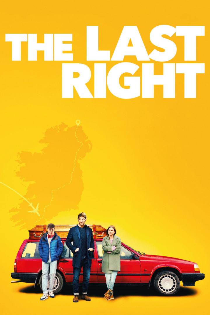 Das Filmplakat für „The Last Right“ zeigt drei Personen vor einem roten Auto mit Gepäck auf dem Dach.