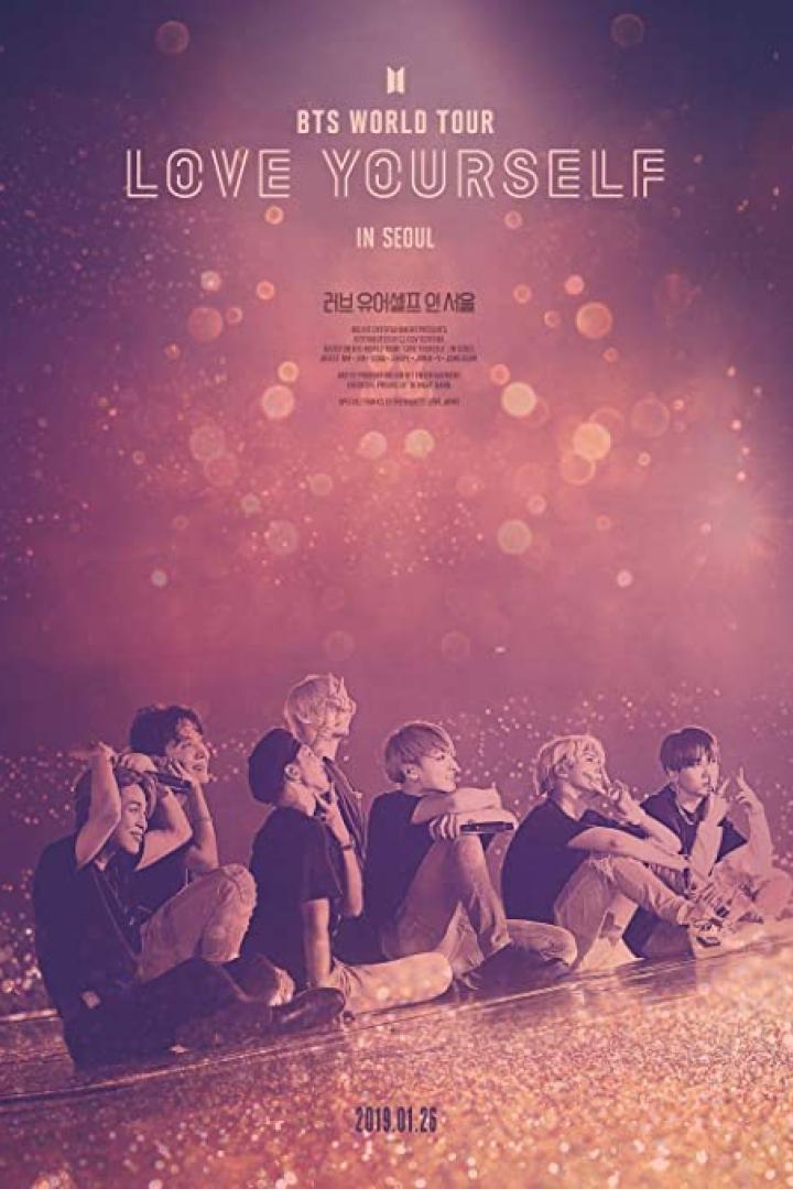 Das Poster der BTS World Tour „Love Yourself“ in Seoul mit den Bandmitgliedern.
