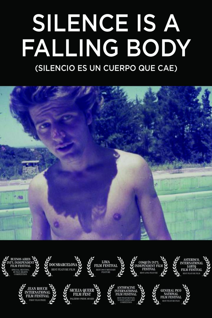 Ein junger Mann steht vor einem Pool; Filmposter für „Silence is a Falling Body“.