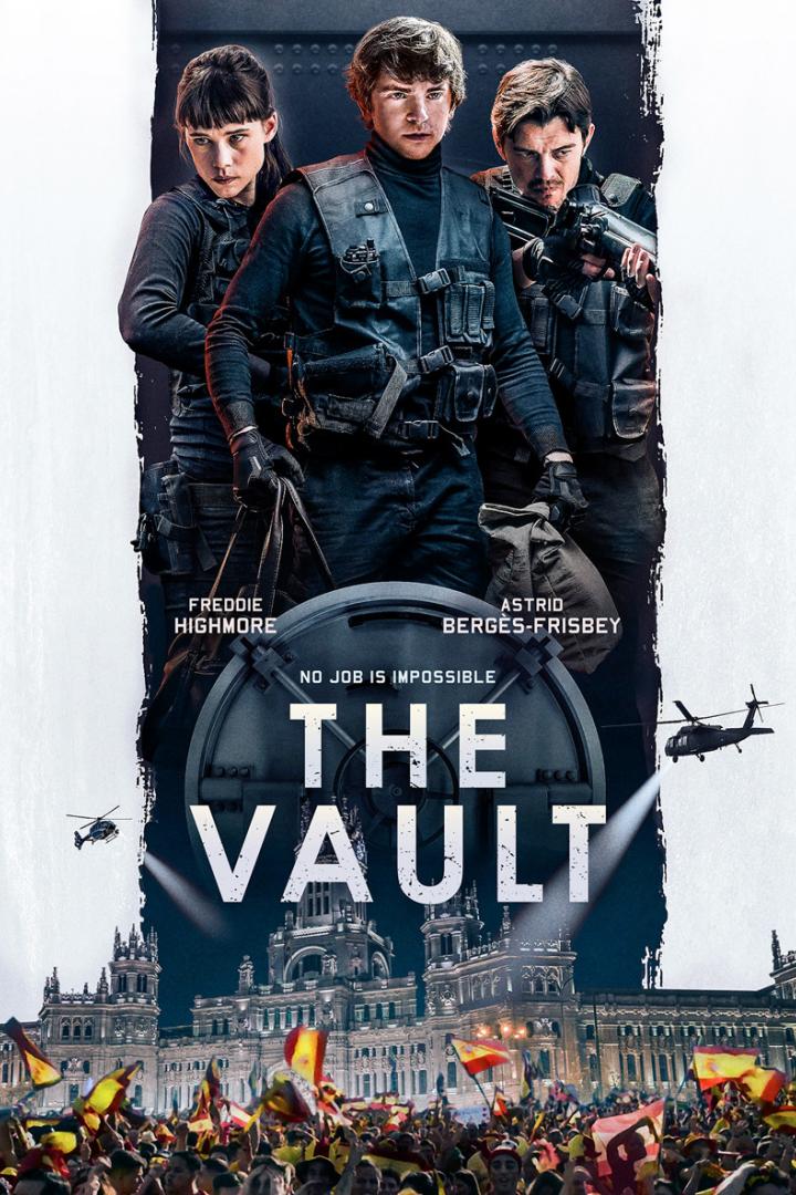 Das Filmplakat für „The Vault“ zeigt Freddie Highmore, Astrid Bergès-Frisbey und Sam Riley vor dem Hintergrund Madrids.