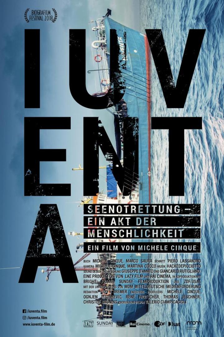 Das Filmplakat für „Iuventa“ zeigt ein Schiff und den Titel des Films.