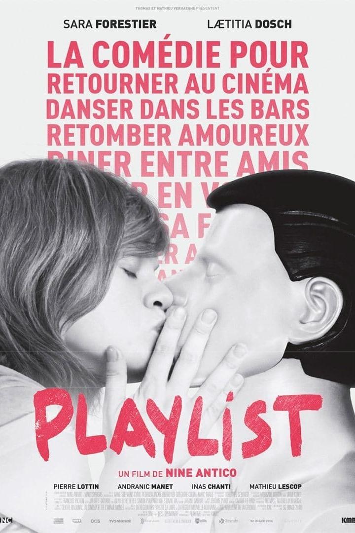 Das Filmplakat für „Playlist“ zeigt zwei sich küssende Personen.