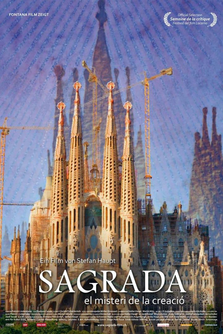 Das Filmplakat für „Sagrada: El misteri de la creació“ zeigt die Sagrada Familia mit Baukränen.
