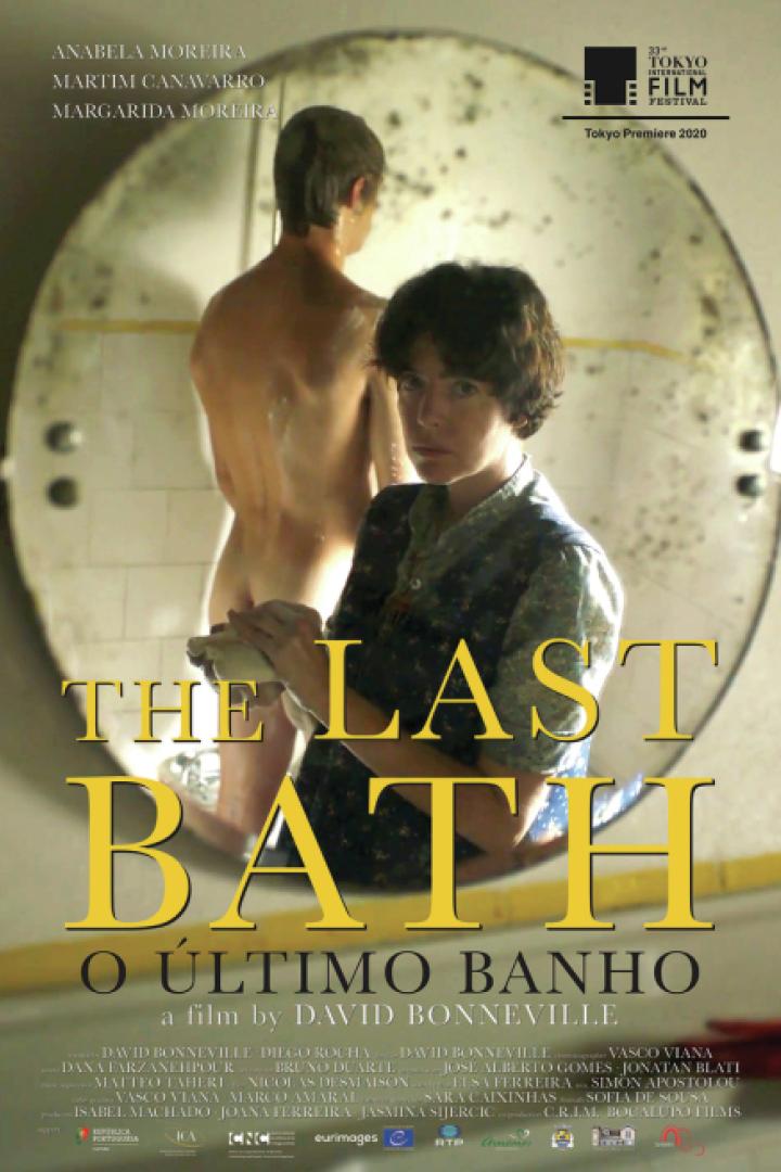 Das Filmplakat für „The Last Bath“ zeigt zwei Männer in einem Badezimmer.
