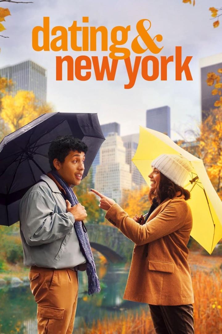 Das Filmplakat für „Dating & New York“ zeigt zwei Personen mit Regenschirmen im Central Park.