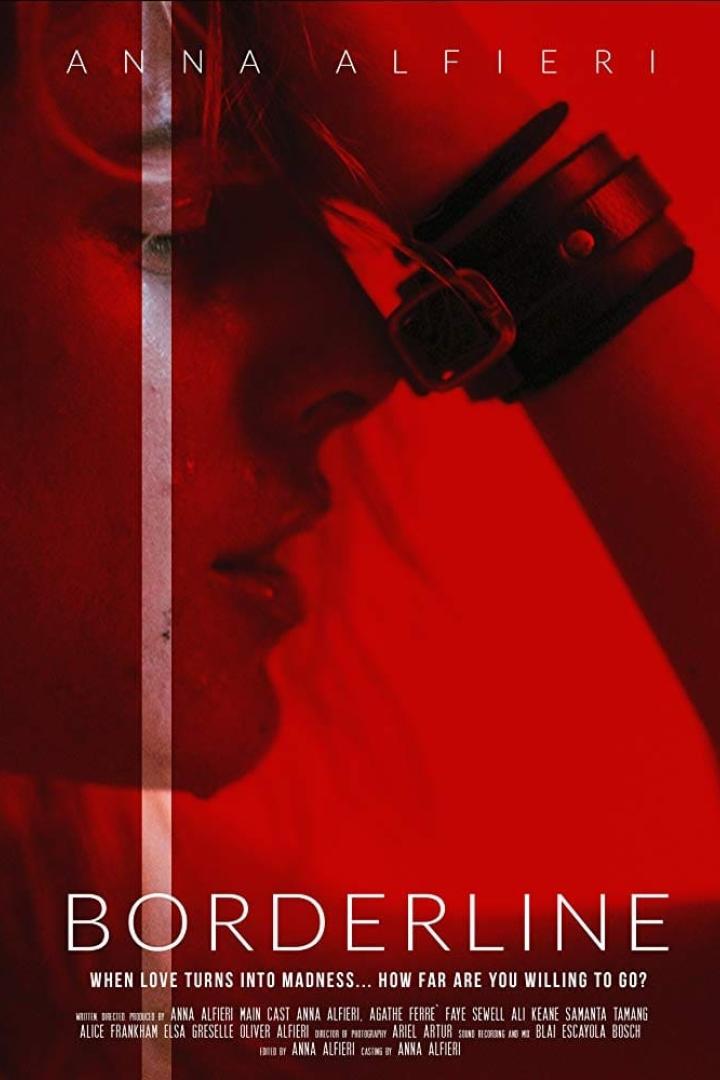 Das Filmplakat für „Borderline“ zeigt Anna Alfieri in einem roten Farbton.