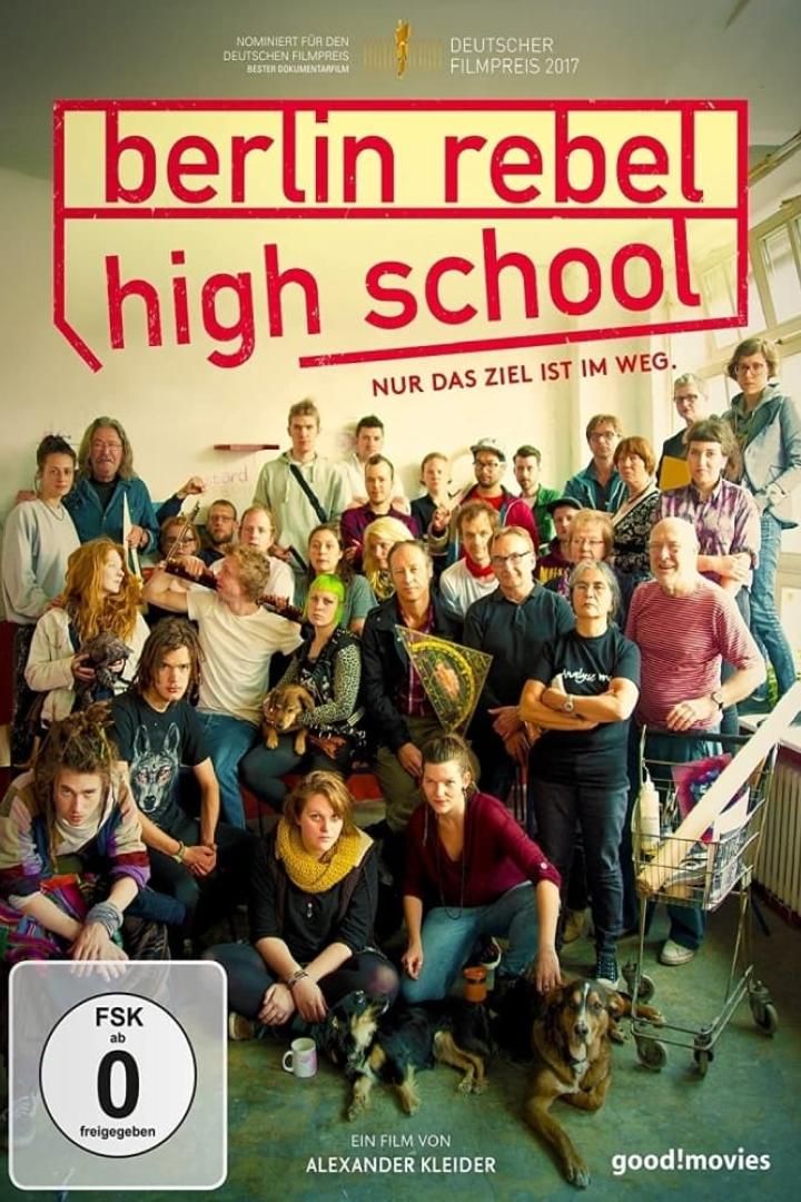 Das Filmplakat für „Berlin Rebel High School“ zeigt eine Gruppe von Menschen und Hunden.
