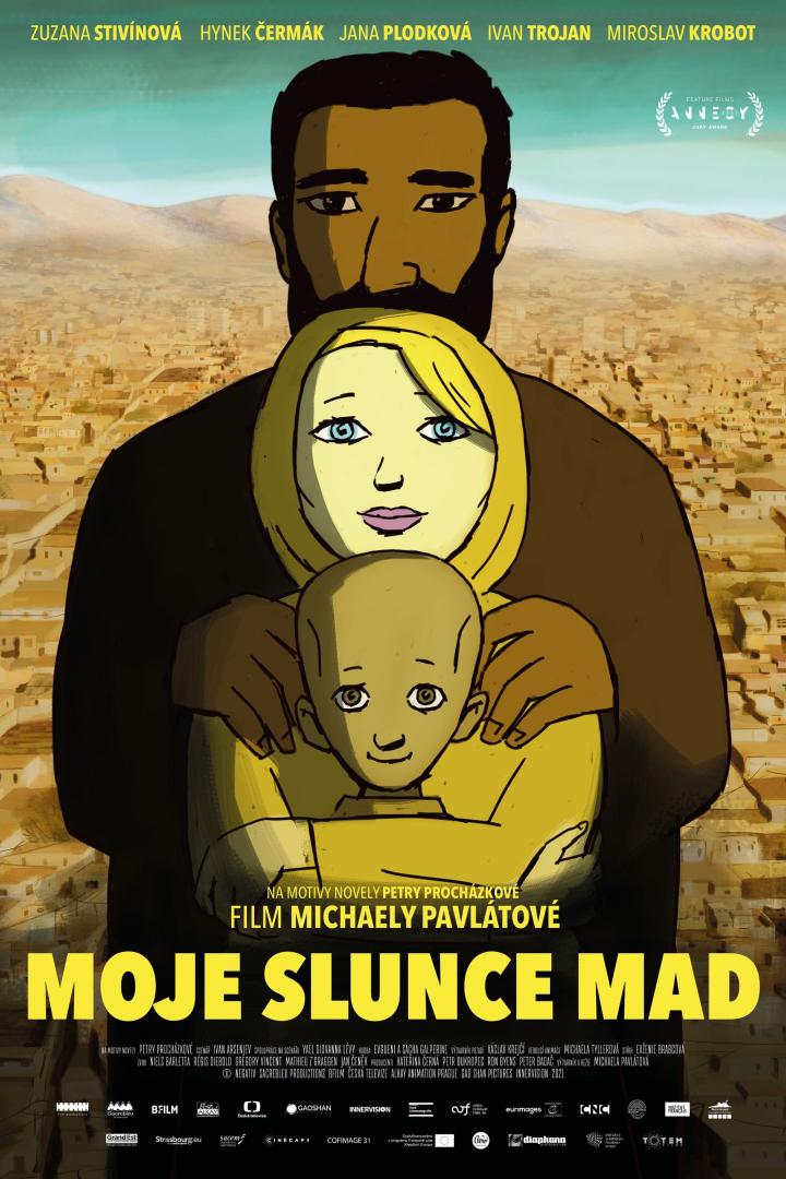Das animierte Filmplakat zeigt eine Familie vor einer Stadtansicht für „Moje Slunce Mad“.