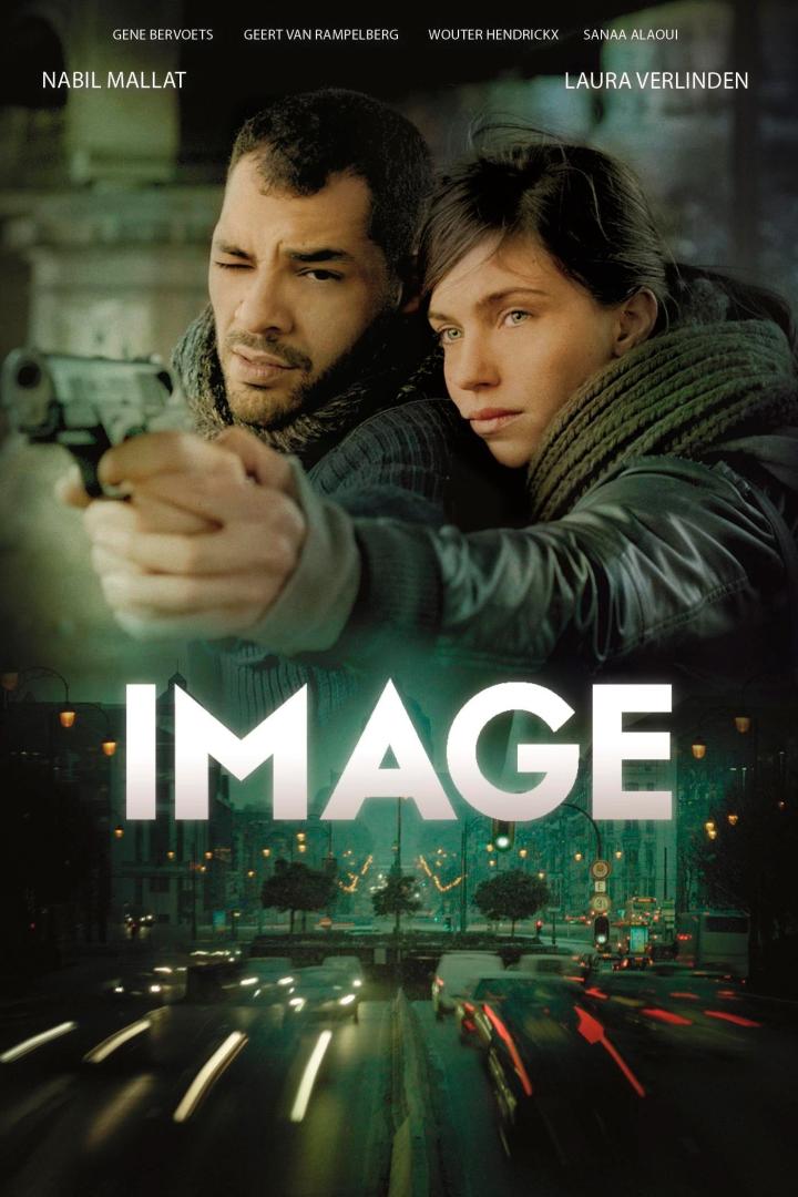 Das Filmplakat für „Image“ zeigt einen Mann mit einer Waffe und eine Frau vor einer nächtlichen Stadtlandschaft.