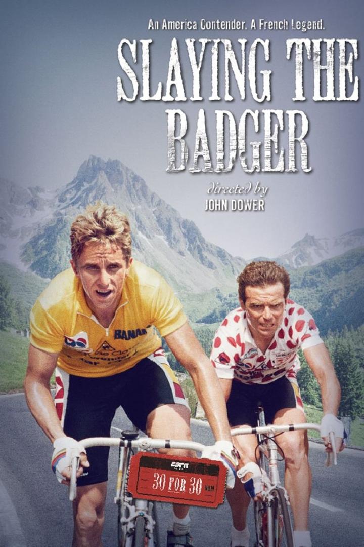 Das Filmplakat für „Slaying the Badger“ zeigt zwei Radrennfahrer vor einer Bergkulisse.