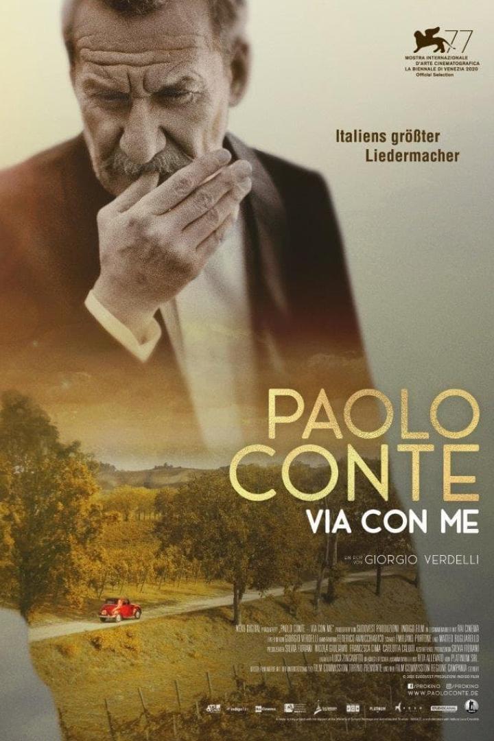 Das Filmplakat für „Paolo Conte – Via con Me“ zeigt den italienischen Liedermacher vor einer Landschaft.