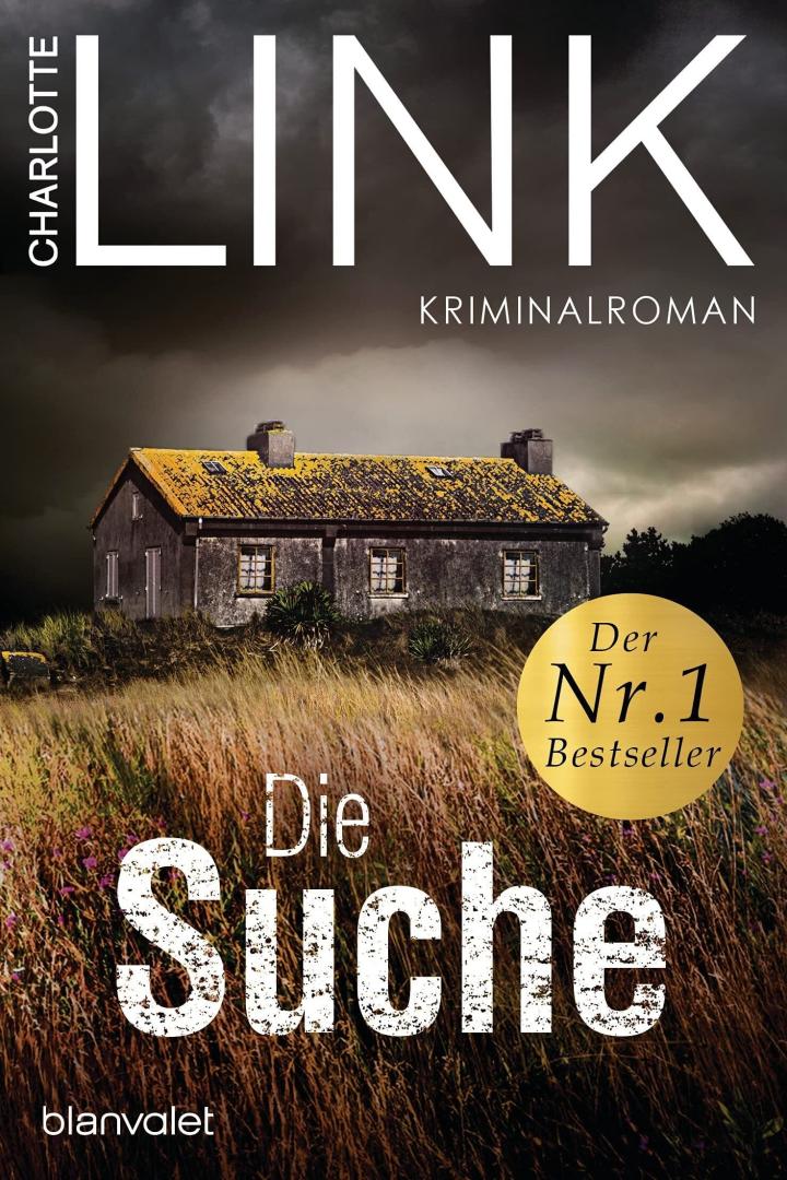 Das Cover des Kriminalromans „Die Suche“ von Charlotte Link mit einem alten Haus in einer Dünenlandschaft.
