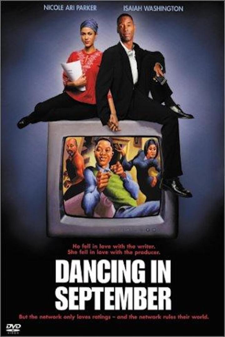 Das Filmplakat für „Dancing in September“ mit Nicole Ari Parker und Isaiah Washington auf einem Fernseher.