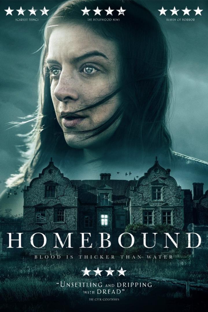 Das Filmplakat für „Homebound“ zeigt eine Frau vor einem unheimlichen Haus.