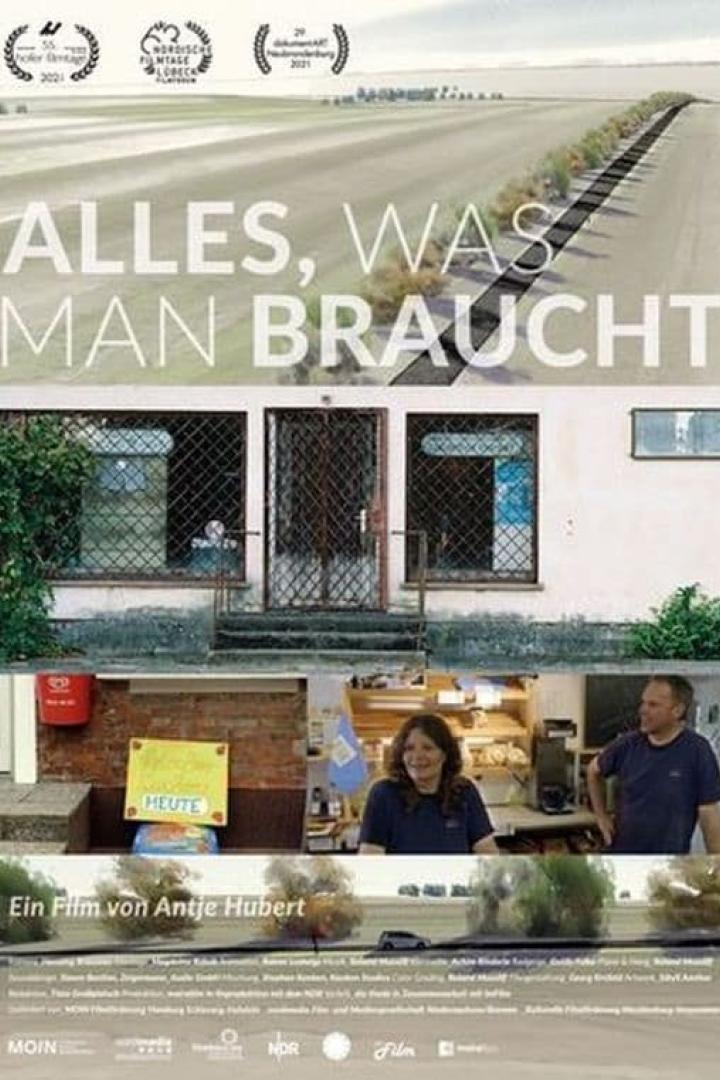 Das Filmplakat für „Alles, was man braucht“ zeigt eine Landstraße und ein kleines Geschäft.