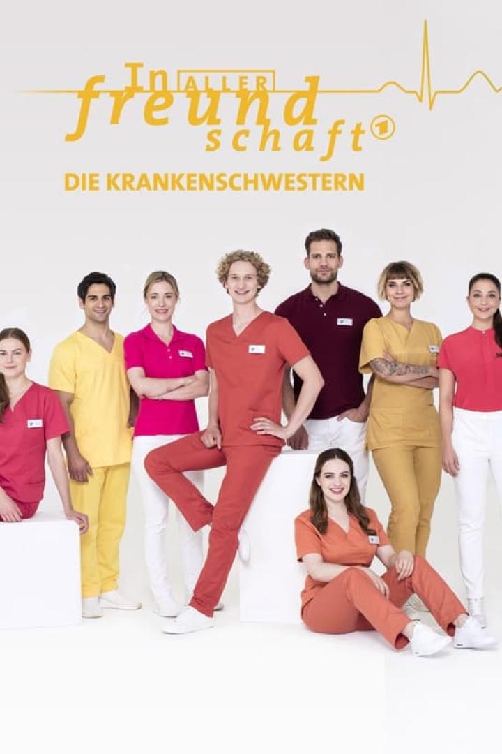 Das Ensemble der Fernsehserie „In aller Freundschaft – Die Krankenschwestern“ posiert für ein Gruppenfoto.
