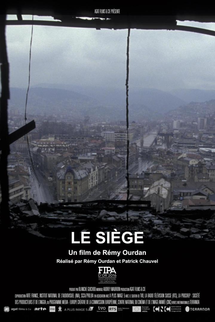 Das Filmplakat für „Le Siège“ zeigt eine zerstörte Stadt aus der Vogelperspektive.