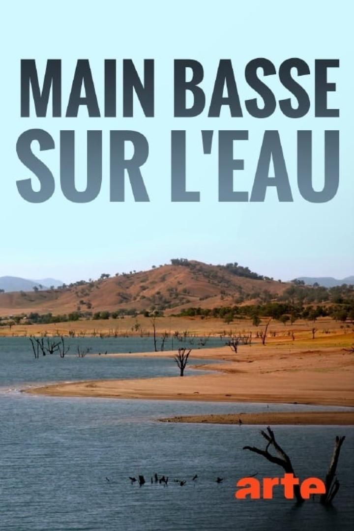 Main basse sur l'eau