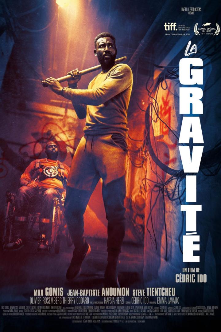 Ein Mann hält einen Baseballschläger auf dem Filmplakat zu „La Gravité“.