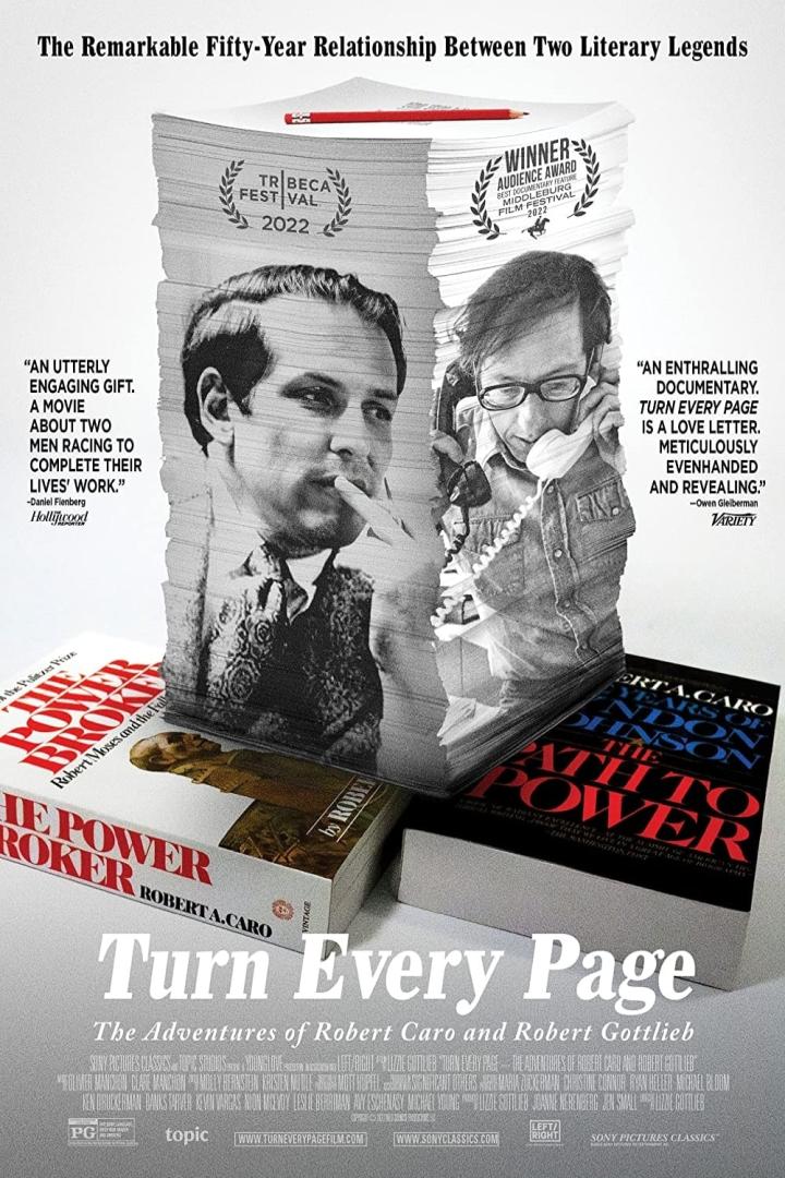 Das Filmplakat zu „Turn Every Page“ zeigt Robert Caro und Robert Gottlieb vor einem Stapel Manuskriptseiten.