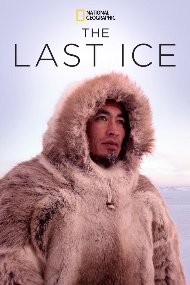 Ein Mann in traditioneller Kleidung vor dem Hintergrund des Films „The Last Ice“ von National Geographic.