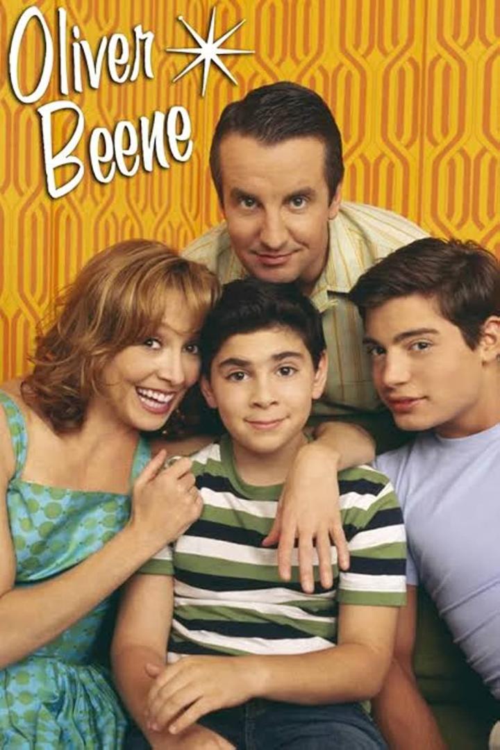 Die Familie Beene posiert für ein Foto, wie auf dem Cover der Serie „Oliver Beene“.