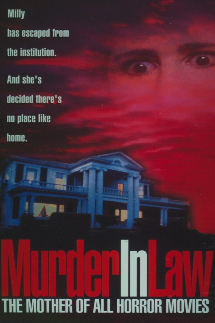 Das Filmplakat für „Murder In Law“ zeigt ein Herrenhaus unter einem roten Himmel und Augen im Himmel.