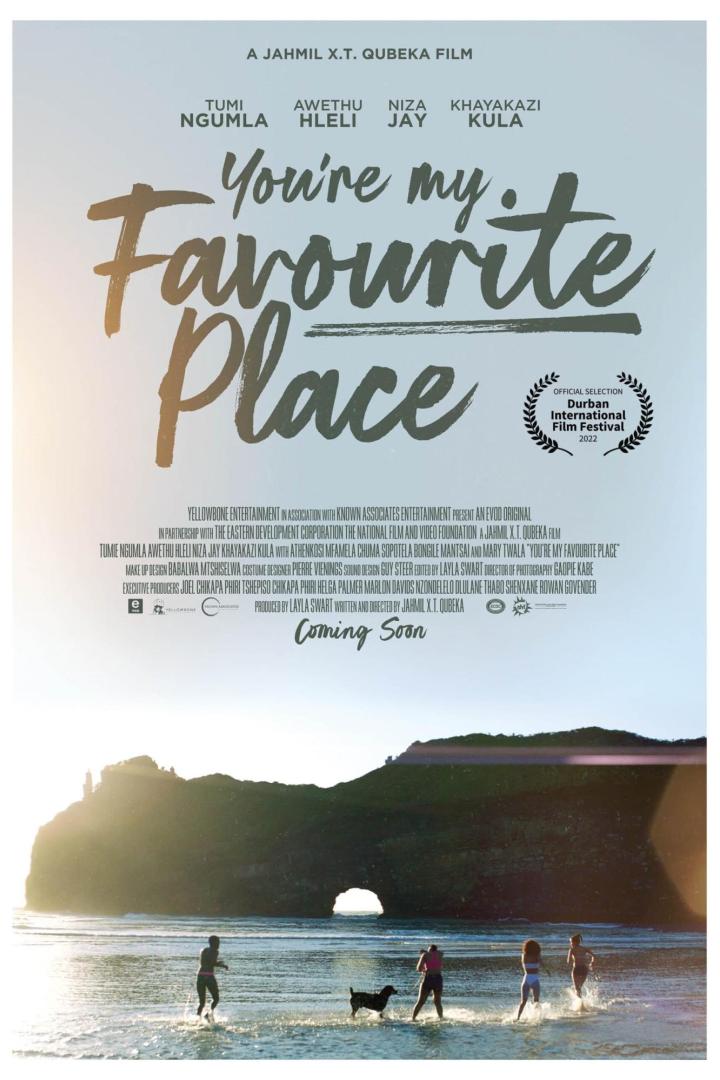 Filmplakat für „You're My Favourite Place“ mit Personen am Strand.