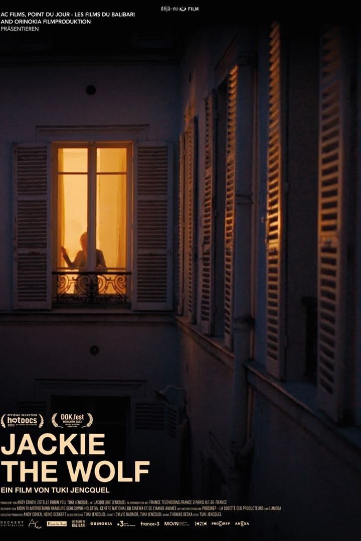 Das Filmplakat für „Jackie the Wolf“ zeigt eine Person, die in einem erleuchteten Fenster steht.