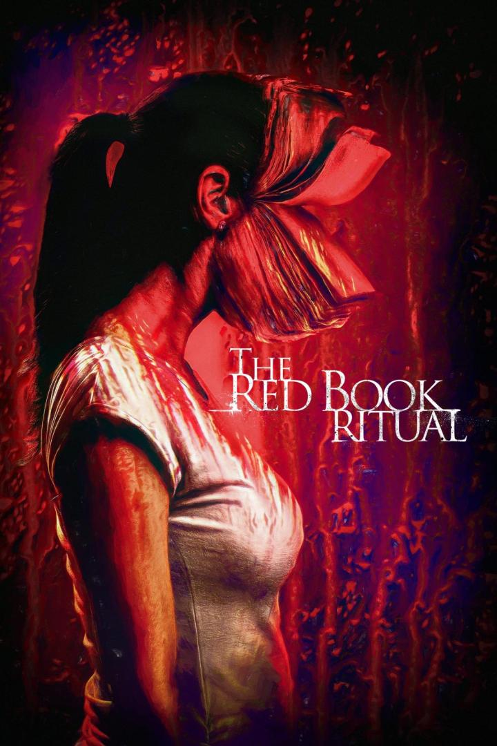 Das Filmplakat für „The Red Book Ritual“ zeigt eine Frau in rotem Licht.